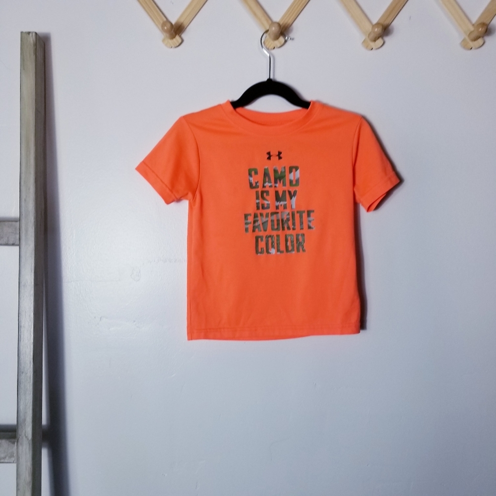 UNDER ARMOUR HEATGEAR BOY'S ORANGE AND CAMO SHIRT SIZE 3T